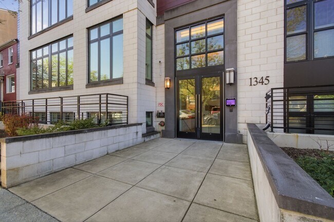 Foto del edificio - 1345 K St SE