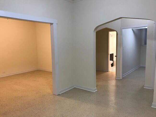 Foto del edificio - 4026 N Keystone Ave