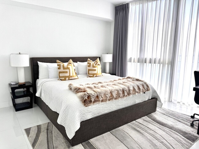 Building Photo - 631 Brickell Ave