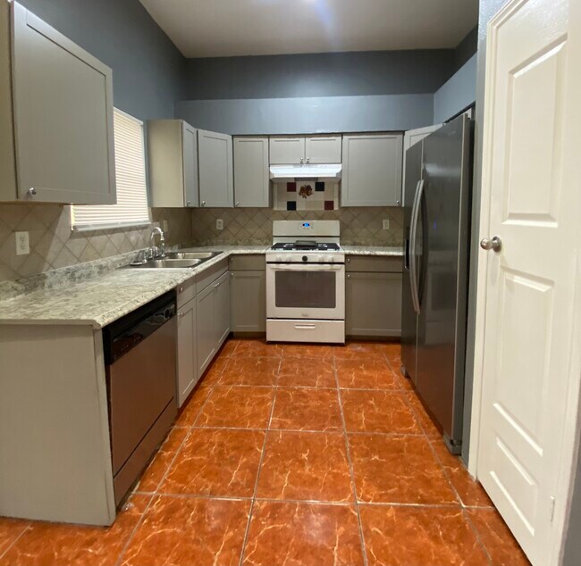 Foto del edificio - 4238 Field Meadow Dr