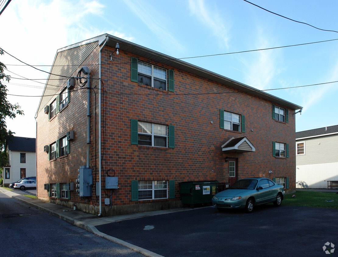Building Photo - 18 Cherry St
