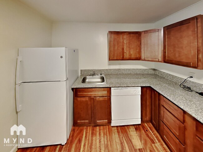 Foto del edificio - 14 Garrison Dr