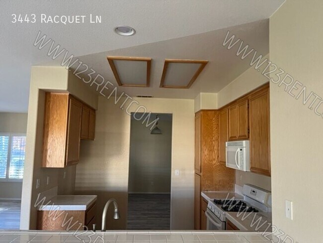 Foto del edificio - PALMDALE WEST 4BD/ 2BTH SINGLE STORY HOUSE