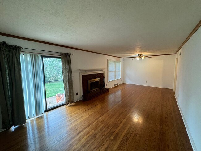 Building Photo - Prime Location in Edmond!