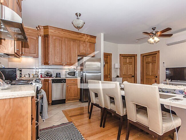 Foto del edificio - HOT BEACON HILL LISTING!!!!!!