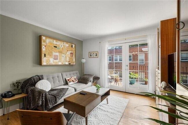 Foto del edificio - 866 Briarcliff Rd NE