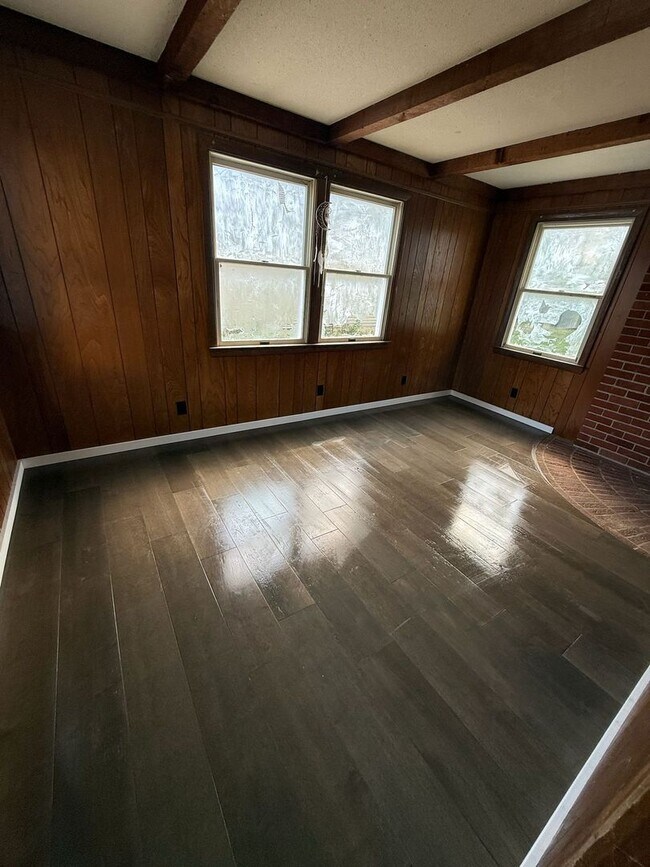 Foto del edificio - 5 Bedrooms 1.5 baths house