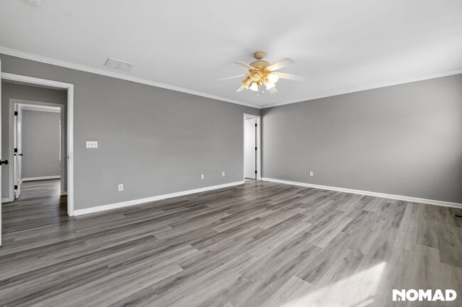 Building Photo - 454 E 77th Pl