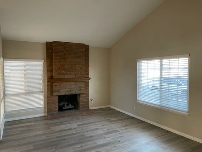 Foto del edificio - DON'T MISS OUT! HOME AVAILABLE BEGINNING OF MAY