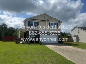 Building Photo - 2521 Spinnaker Dr