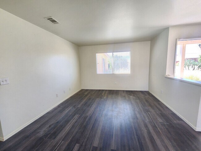 Foto del edificio - **Move In Special $200 Off 1st Month's Ren...