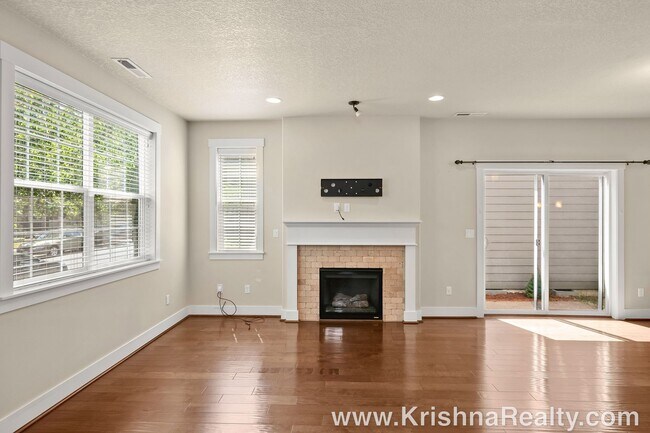 Foto del edificio - Beautiful 4 BD* 2.5 BA* Single Family Home...