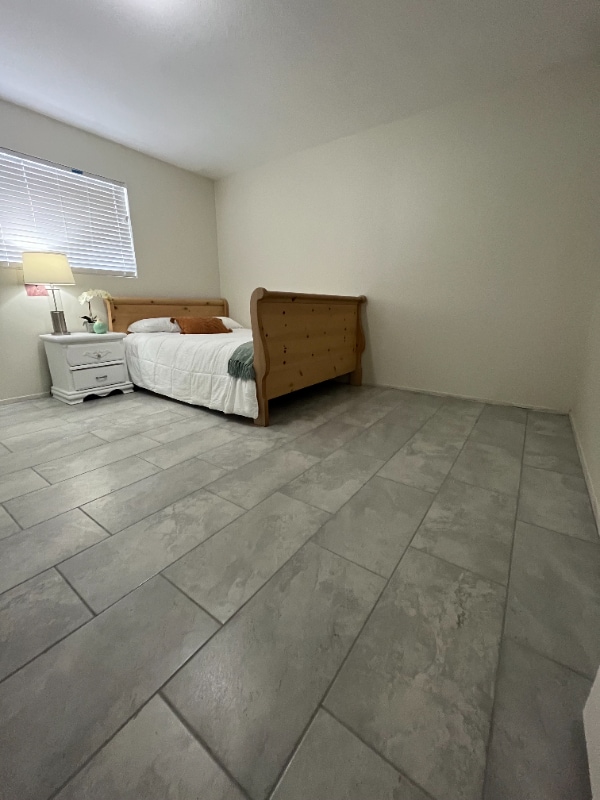 Building Photo - 2706 E Dahlia Dr