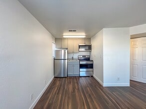 Building Photo - 317 N 17th Dr