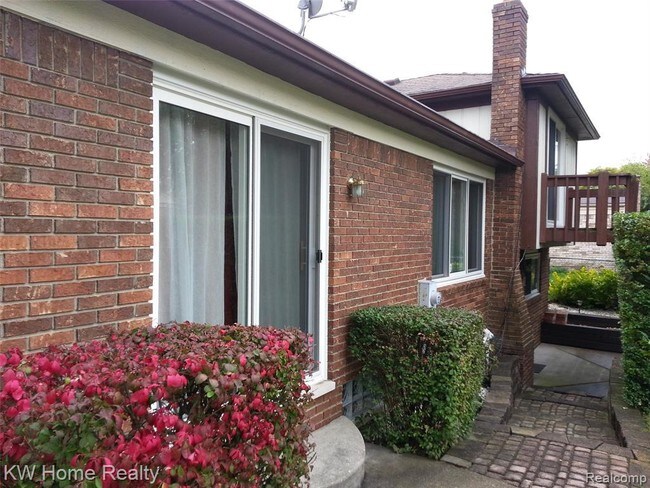 Building Photo - 3451 Cleveland Dr
