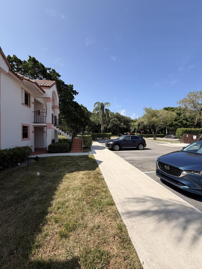Foto del edificio - 301 Norwood Terrace