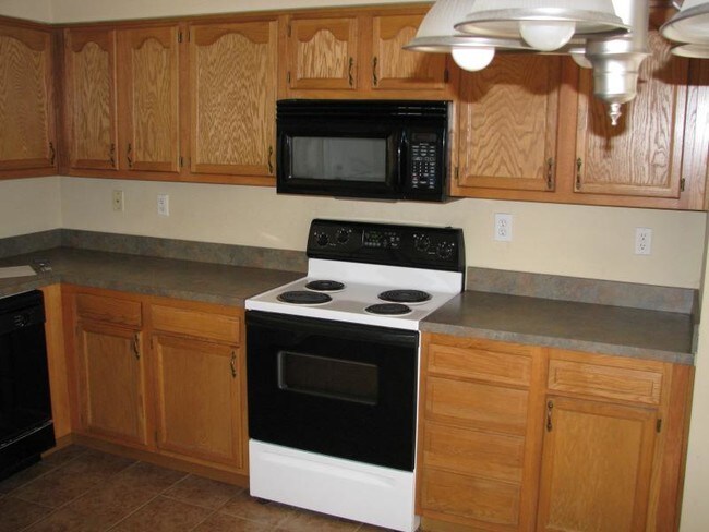 Building Photo - 98 Bay Hill Dr