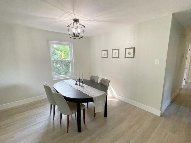 Foto del edificio - 7591 Amherst Ave