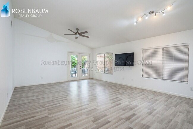 Foto del edificio - 5034 E Holmes Ave