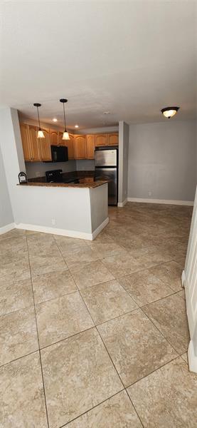 Foto del edificio - 10926 Royal Palm Blvd