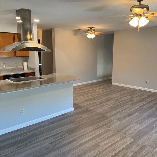 Building Photo - 728 Greystoke Dr