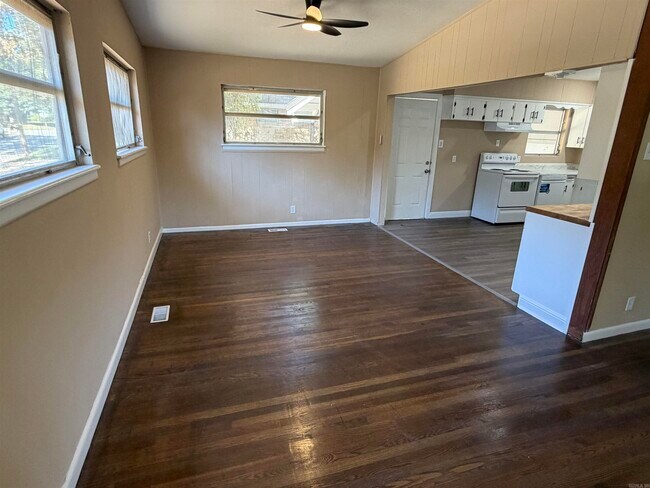 Foto del edificio - 34 Belmont Dr