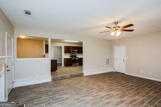 Foto del edificio - 5875 Sunflower Ct