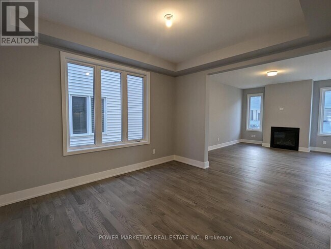Building Photo - 1029 Showman St
