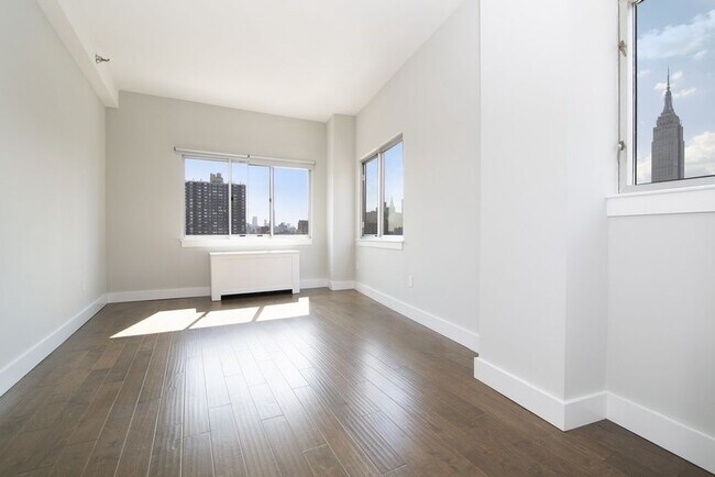 Building Photo - 305 E 38th St