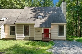Building Photo - 9200 Fair Oaks Rd