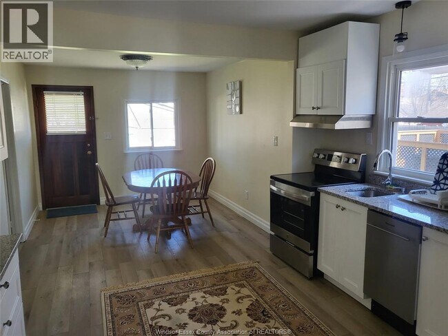 Photo du bâtiment - 1682 Elsmere Ave