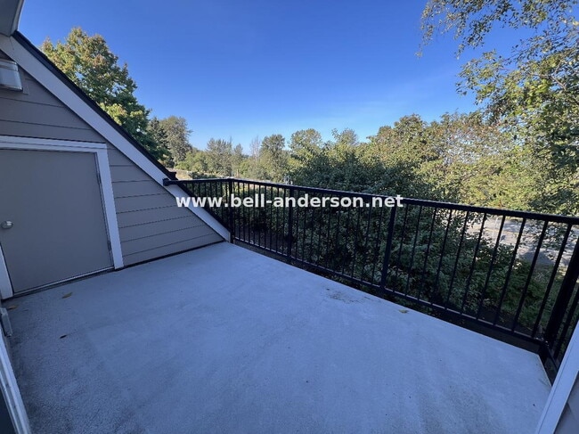 Building Photo - 2 Bedroom, 2 bath condo