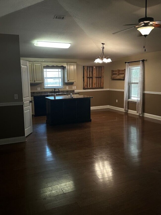 Building Photo - Milton Home For Rent