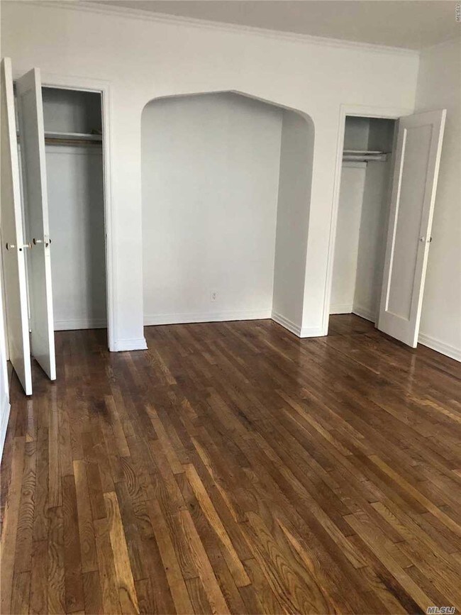 Foto del edificio - 58-45-58-81 81st St