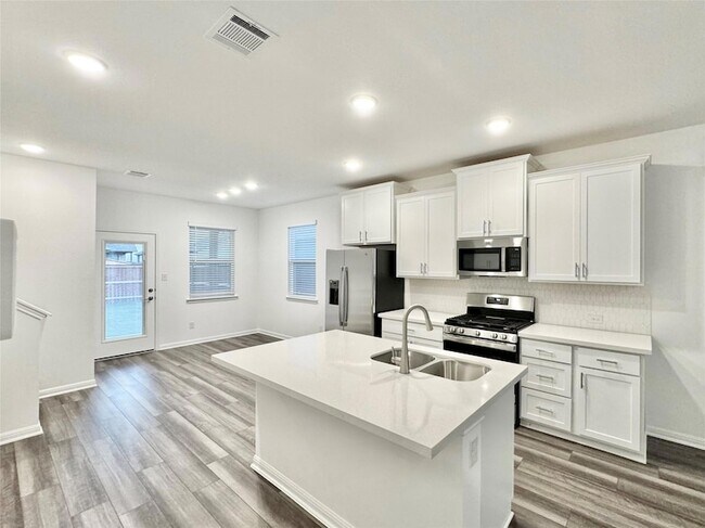 Foto del edificio - 611 Emory Crossing Blvd