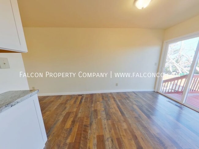 Building Photo - 475 Loomis Ave