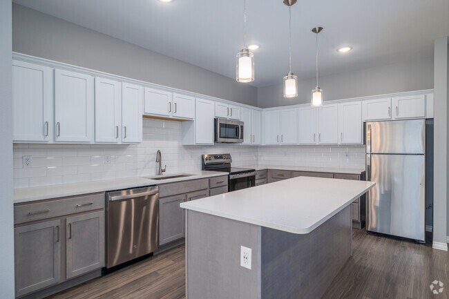 2 habitaciones, 2 baños, 1155 pies cuadrados, cocina - The Crescent Apartments