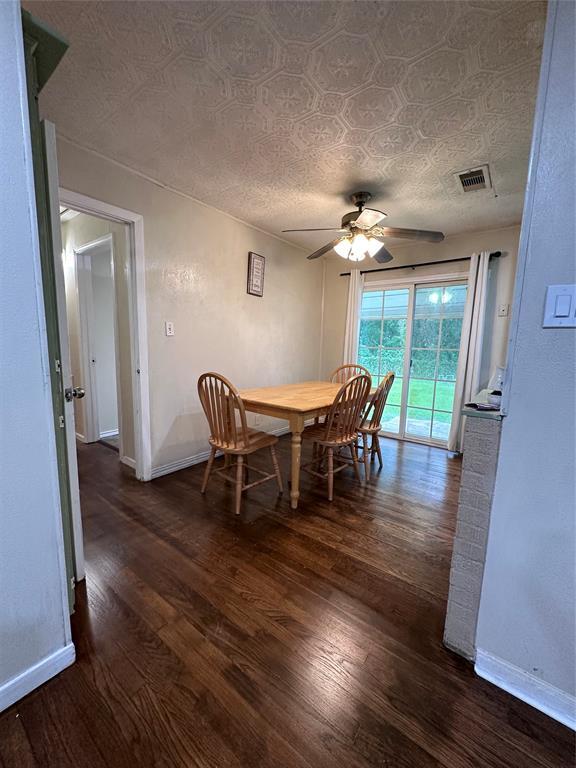 Building Photo - 207 Carlang St