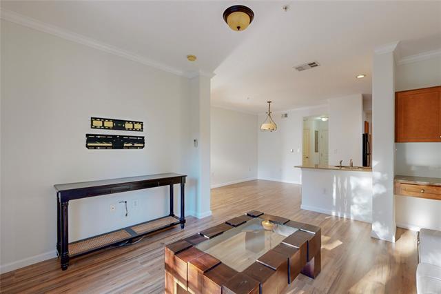 Foto del edificio - 330 Las Colinas Blvd E