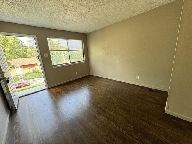 Building Photo - Lovely 2 Bedroom / 1 Bath for Rent - Section 8 Welcome