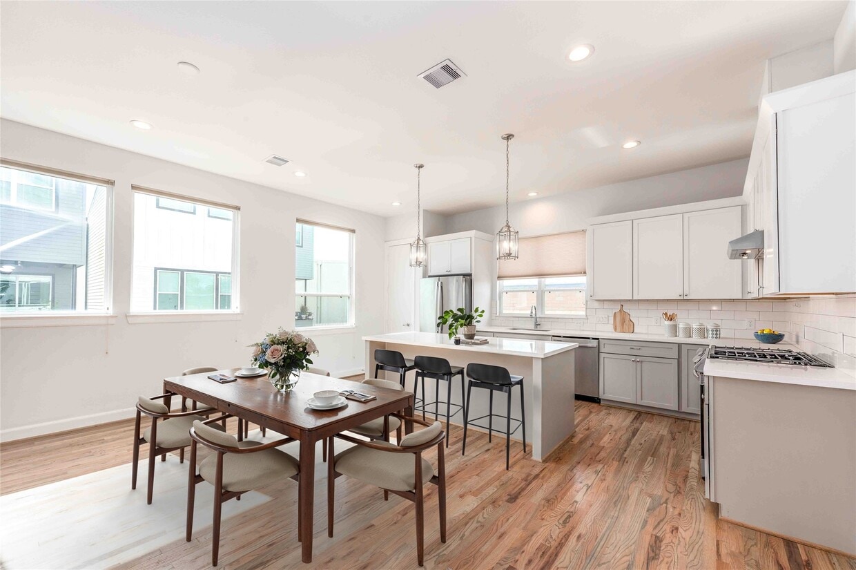 Foto principal - 2471 W 11th St