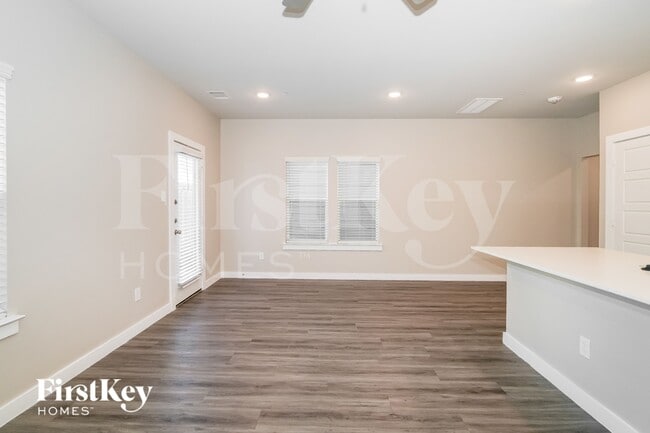 Building Photo - 309 N Centro Cir