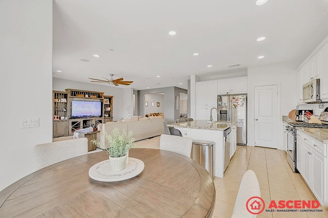 Building Photo - Gorgeous 3-bedroom home in Southwest Bakersfield