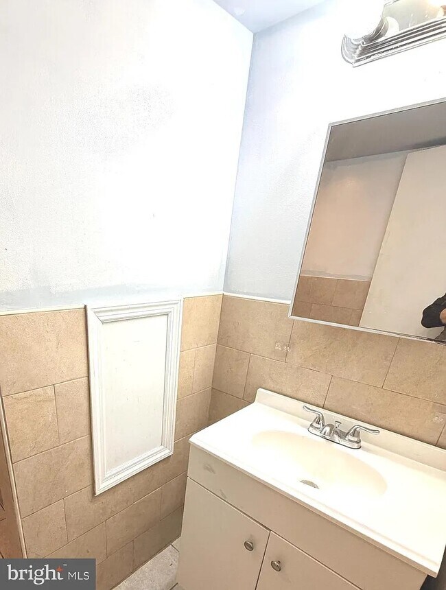 Foto del edificio - 6631 Erdrick St