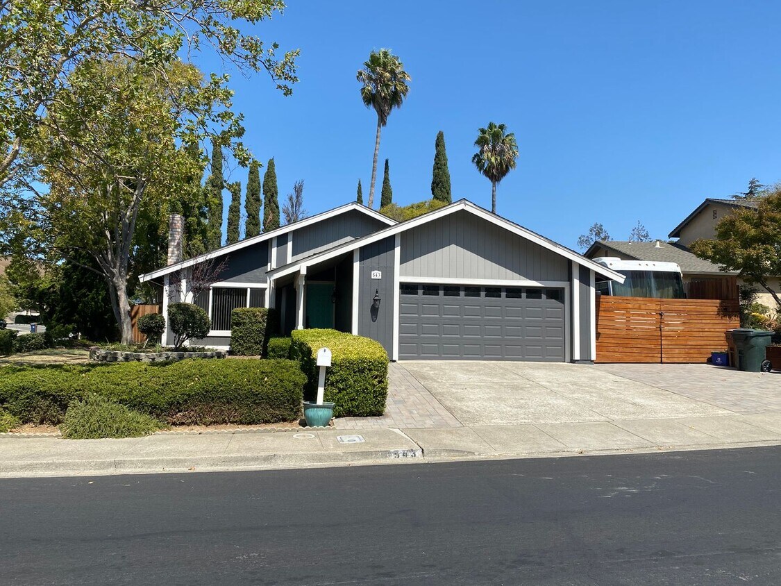 Foto principal - Remodeled Modern Single Story, Benicia