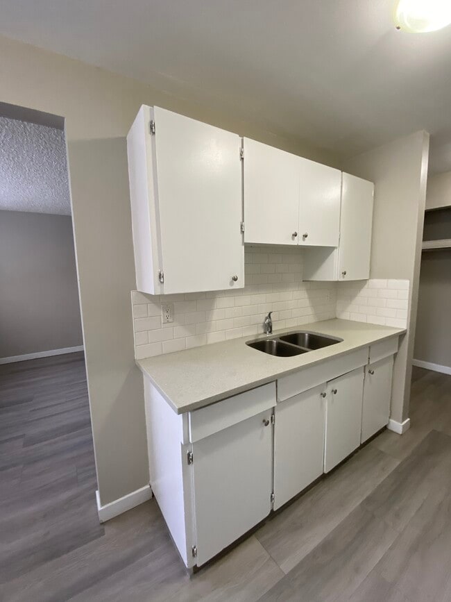 Building Photo - Ferncrest Manor