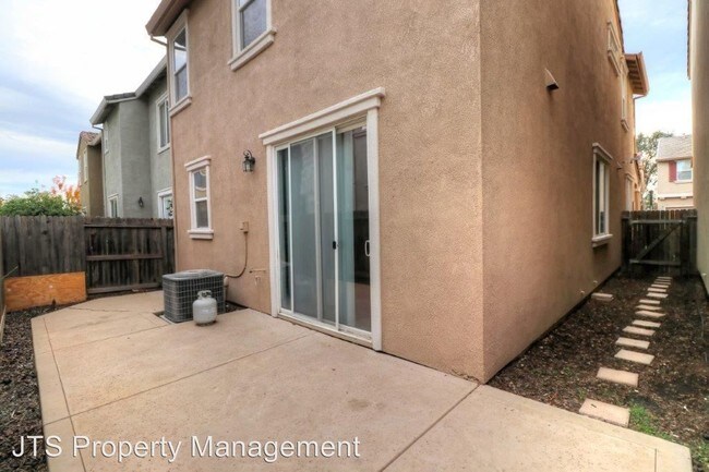 Foto del edificio - 2485 Huckleberry Cir