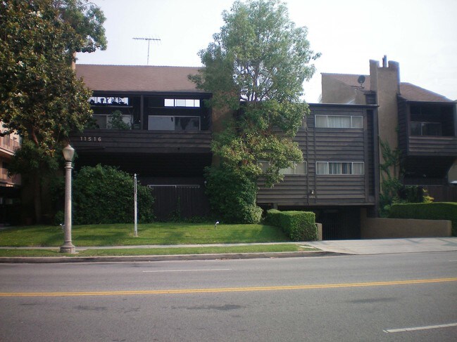 Exterior Facade - 11516 Moorpark St