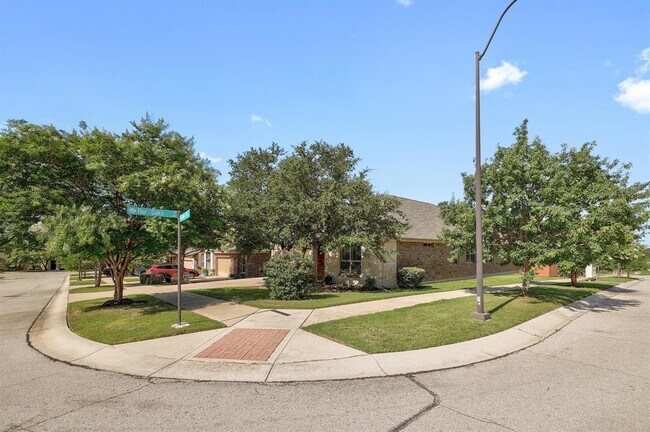 Foto del edificio - 1200 Falling Hills Dr