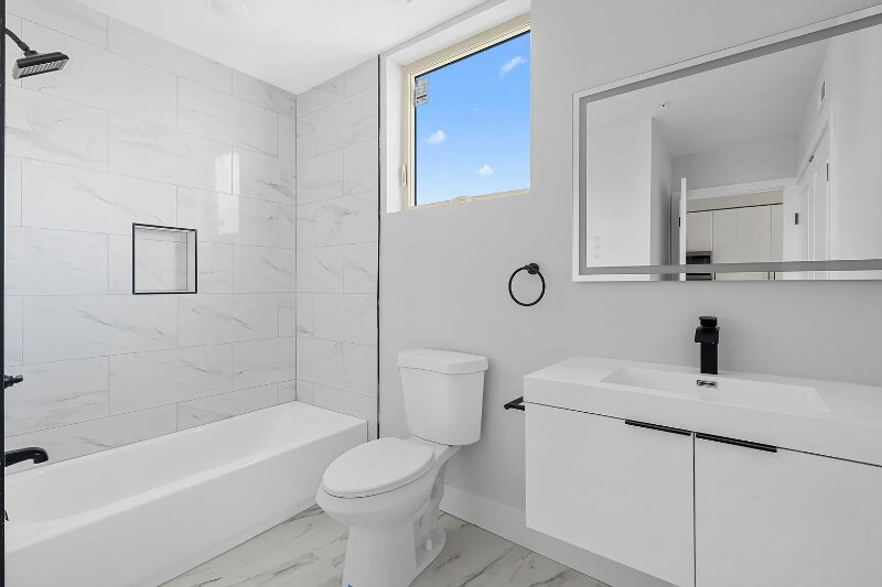 Foto principal - 2061 N 62nd St
